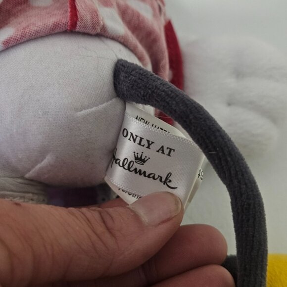 Hallmark Sweetheart Minnie Mouse Valentine Flower Hat Stuffed Animal 11 - Picture 5 of 5